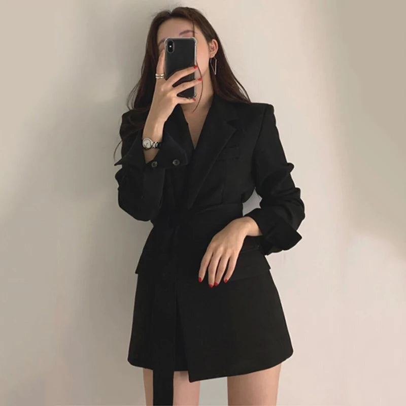 Women's chic belted blazer