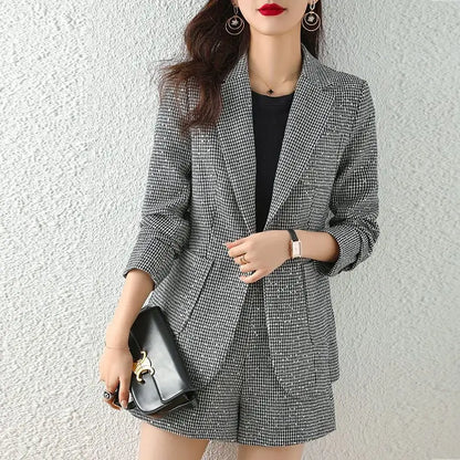 Urban style two-piece suit with button detailing for women