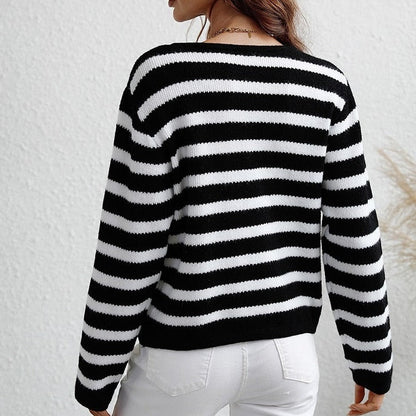 Women's fashionable knitted sweater with button closure