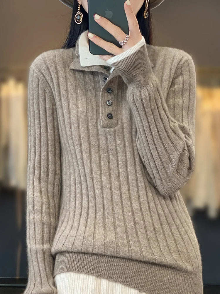 Ribbed polo sweater with contrast collar for women