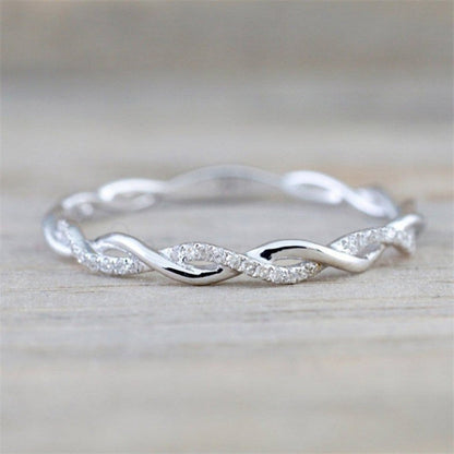 Women's Twisted Band Ring – Elegant Interwoven Design with Sparkling Zirconia