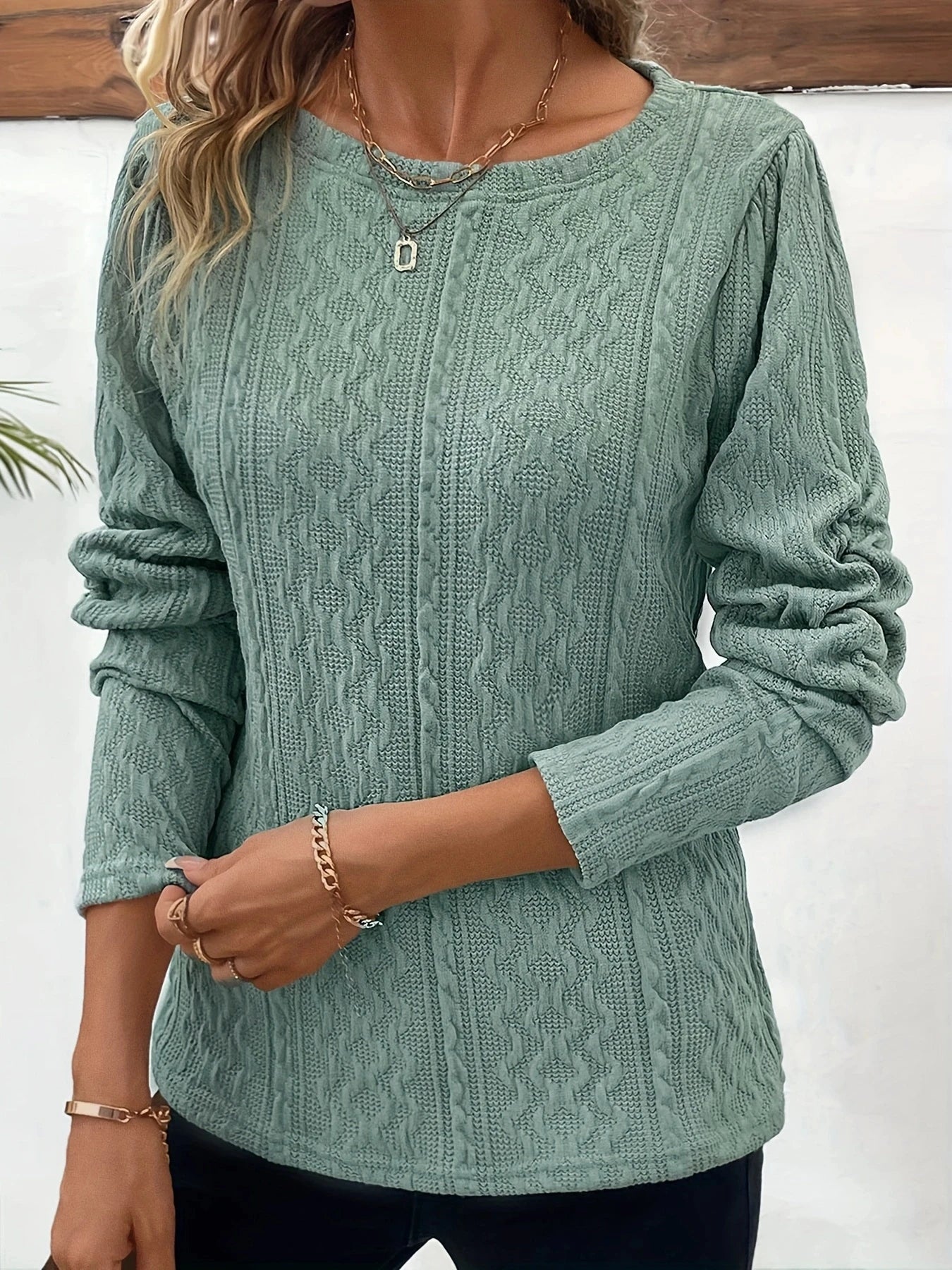 Women's fashionable textured round neck top