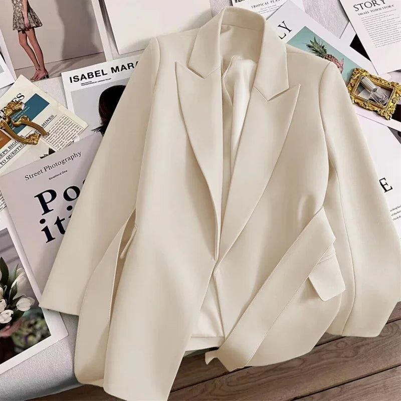 Women's chic belted blazer