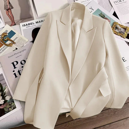 Women's chic belted blazer