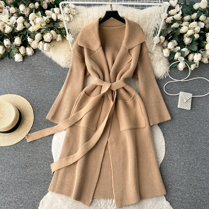 Women's knitted coat with lapel collar
