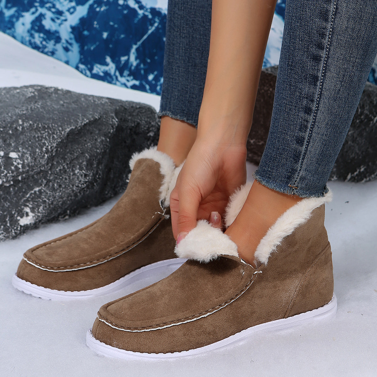 Thick comfortable short boots with plush fur and flat soles for women