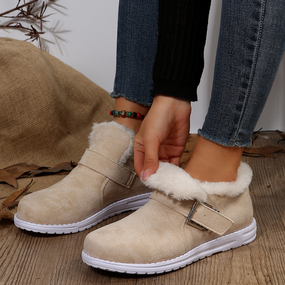 Thick comfortable short boots with plush fur and flat soles for women