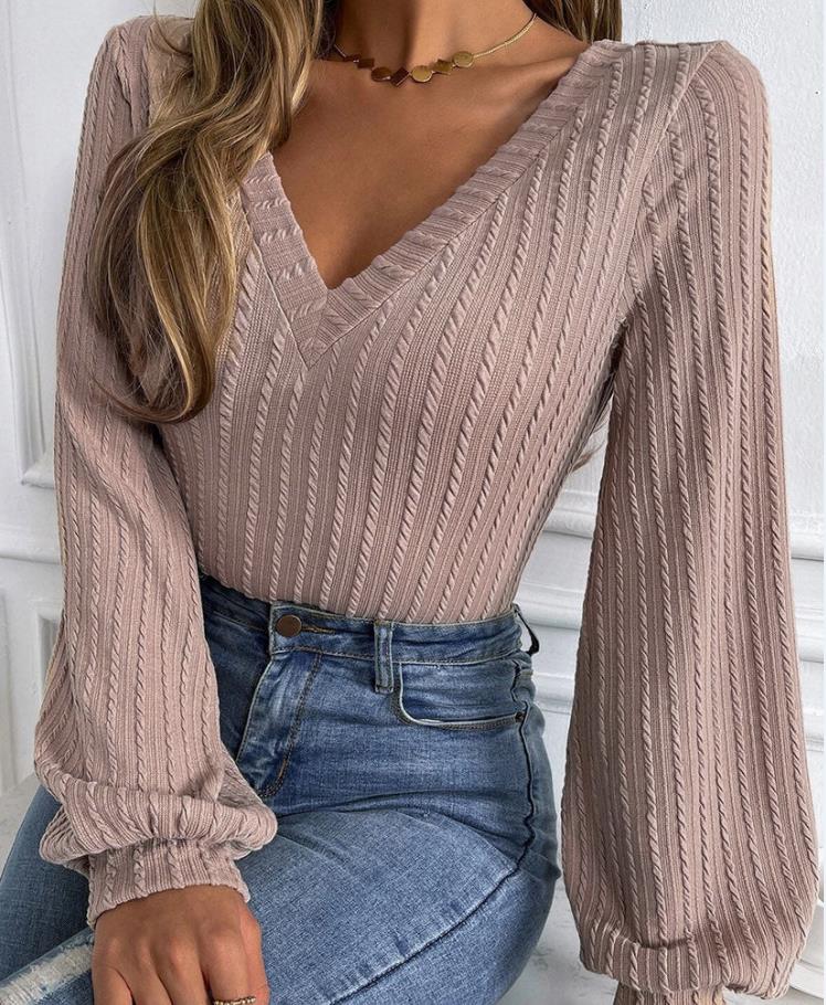 Stylish women's knitted V-neck top