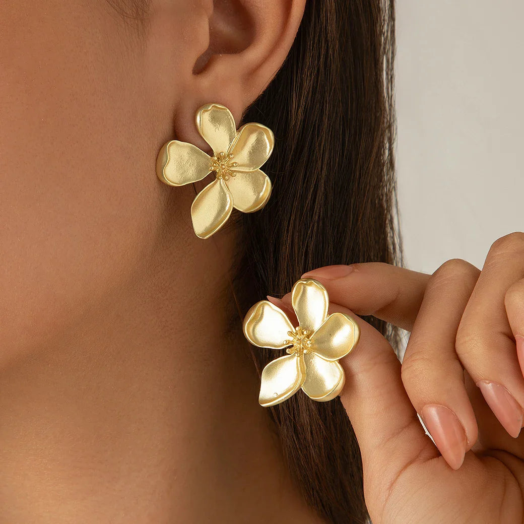 Alessandra - needle retro french metal flower earrings