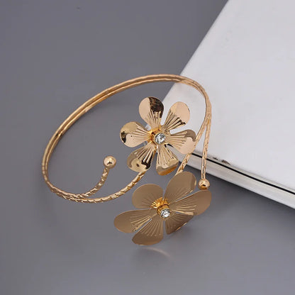 Matrina - flowers gold circle arm ring