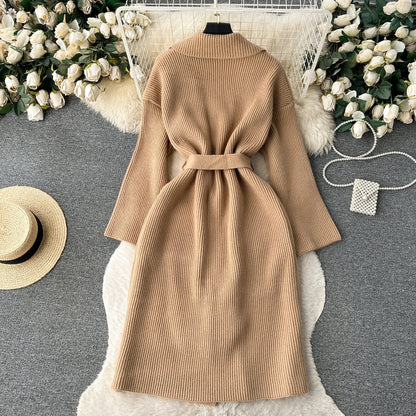 Women's knitted coat with lapel collar