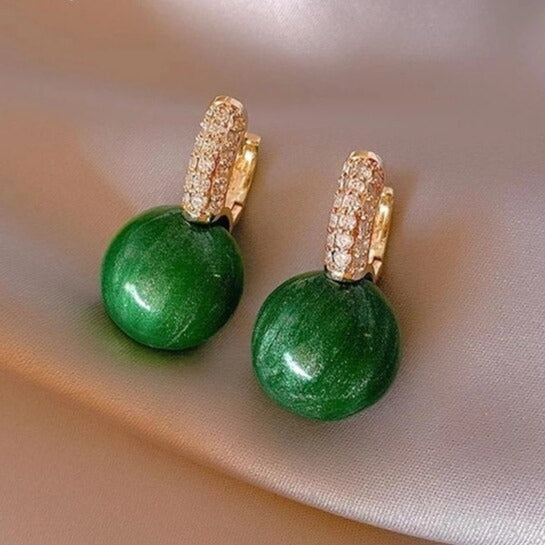 Luxury earrings with green pearl