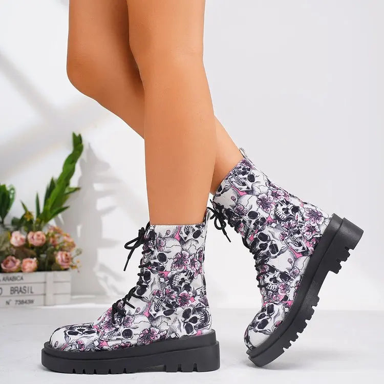 Fashionable women's casual lace-up boots