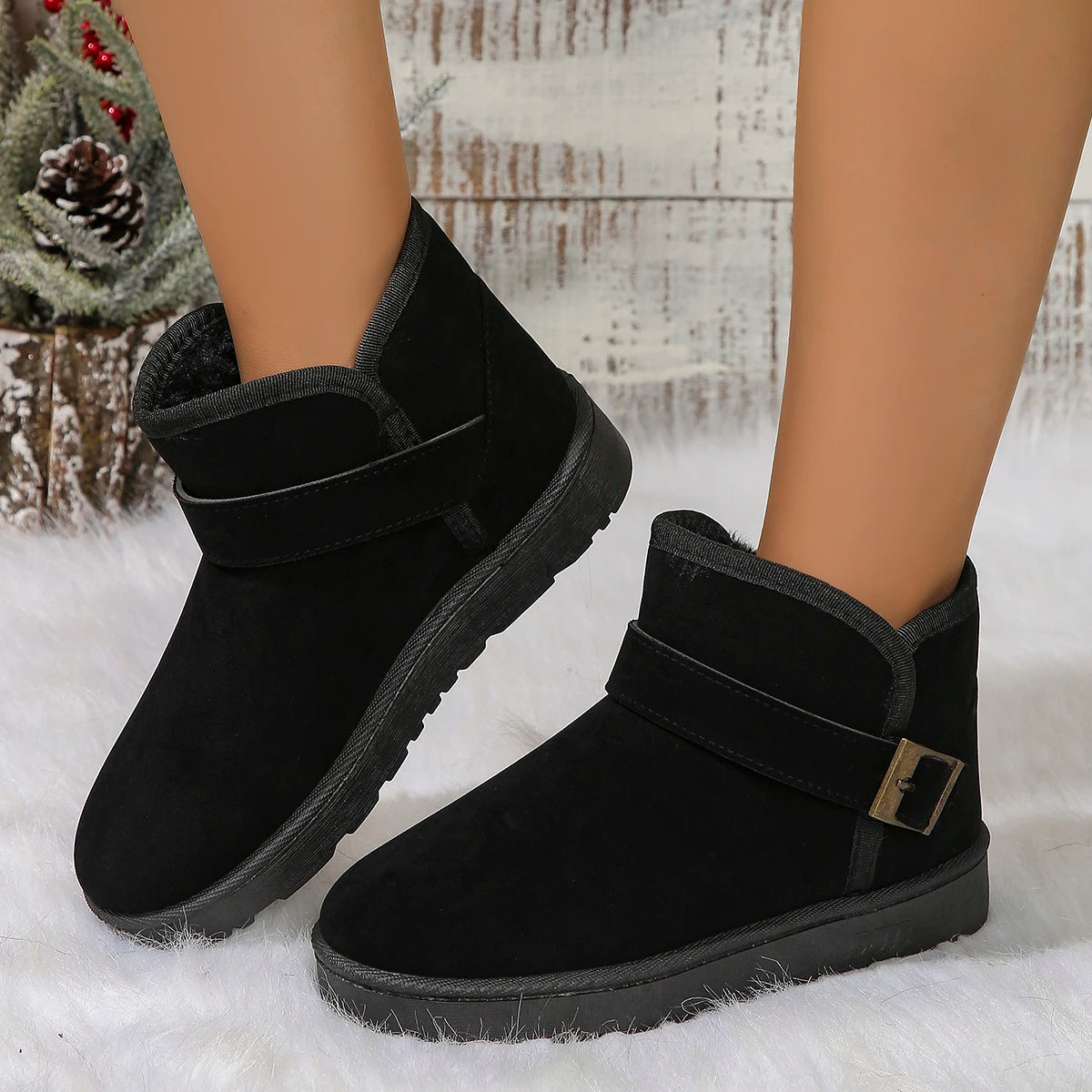 Women's textured winter snow boots with sponge sole and low heel