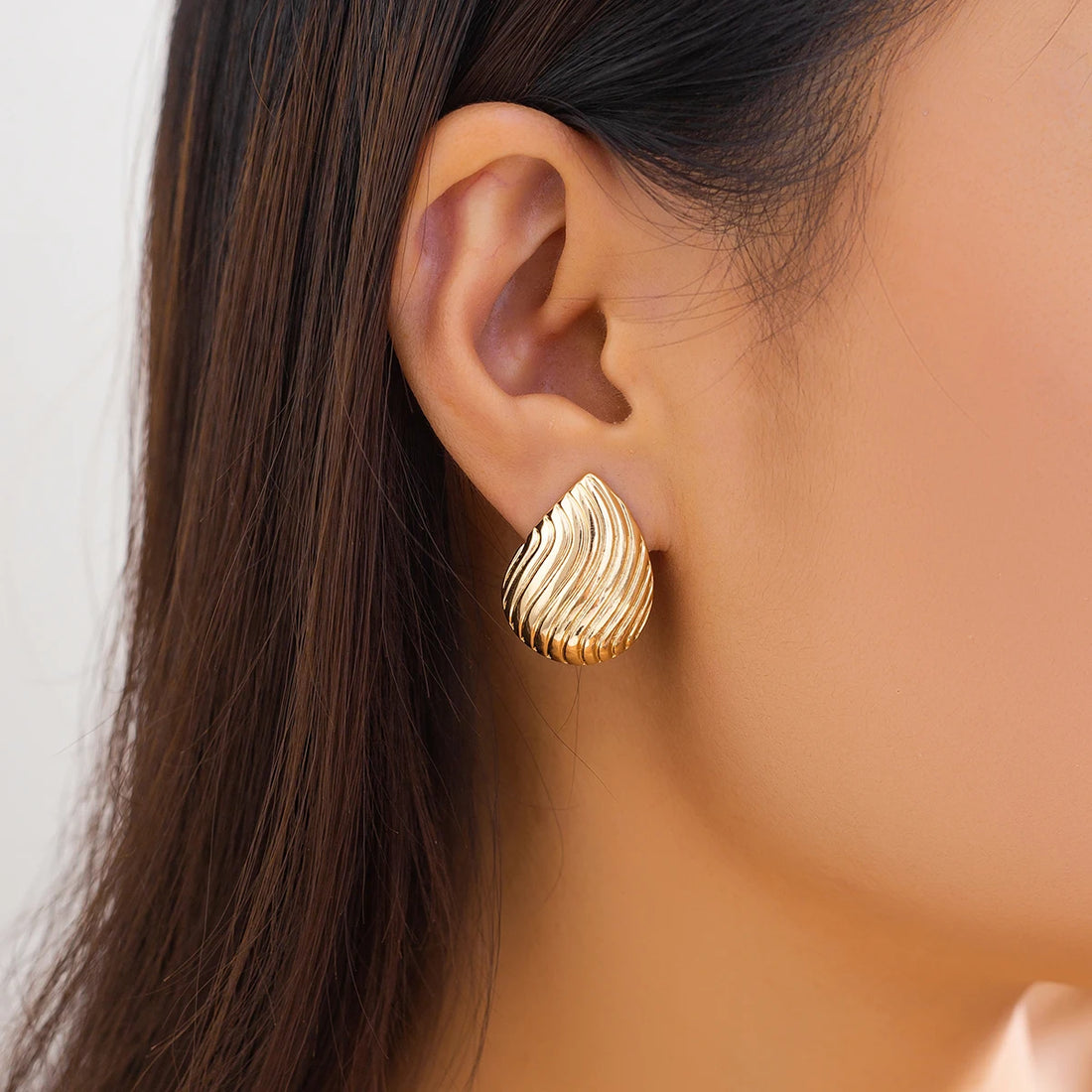 Elegant textured teardrop earrings