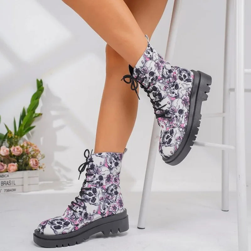 Fashionable women's casual lace-up boots