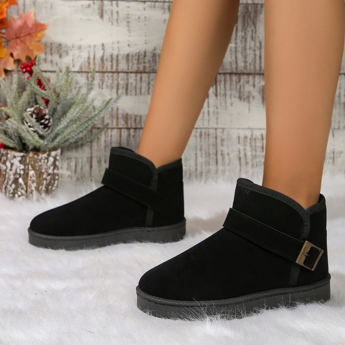 Women's textured winter snow boots with sponge sole and low heel