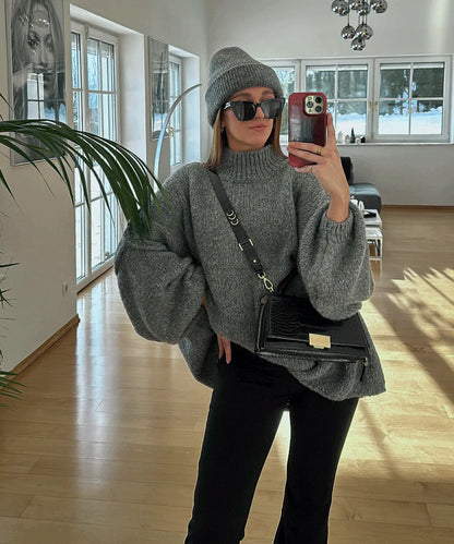 Women's casual knitted sweater with crew neck and long sleeves