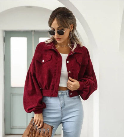 Women's short jacket for spring with lapel and front pocket
