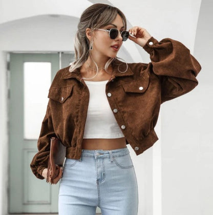 Women's short jacket for spring with lapel and front pocket