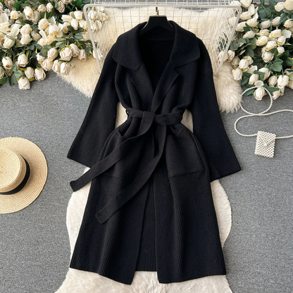 Women's knitted coat with lapel collar