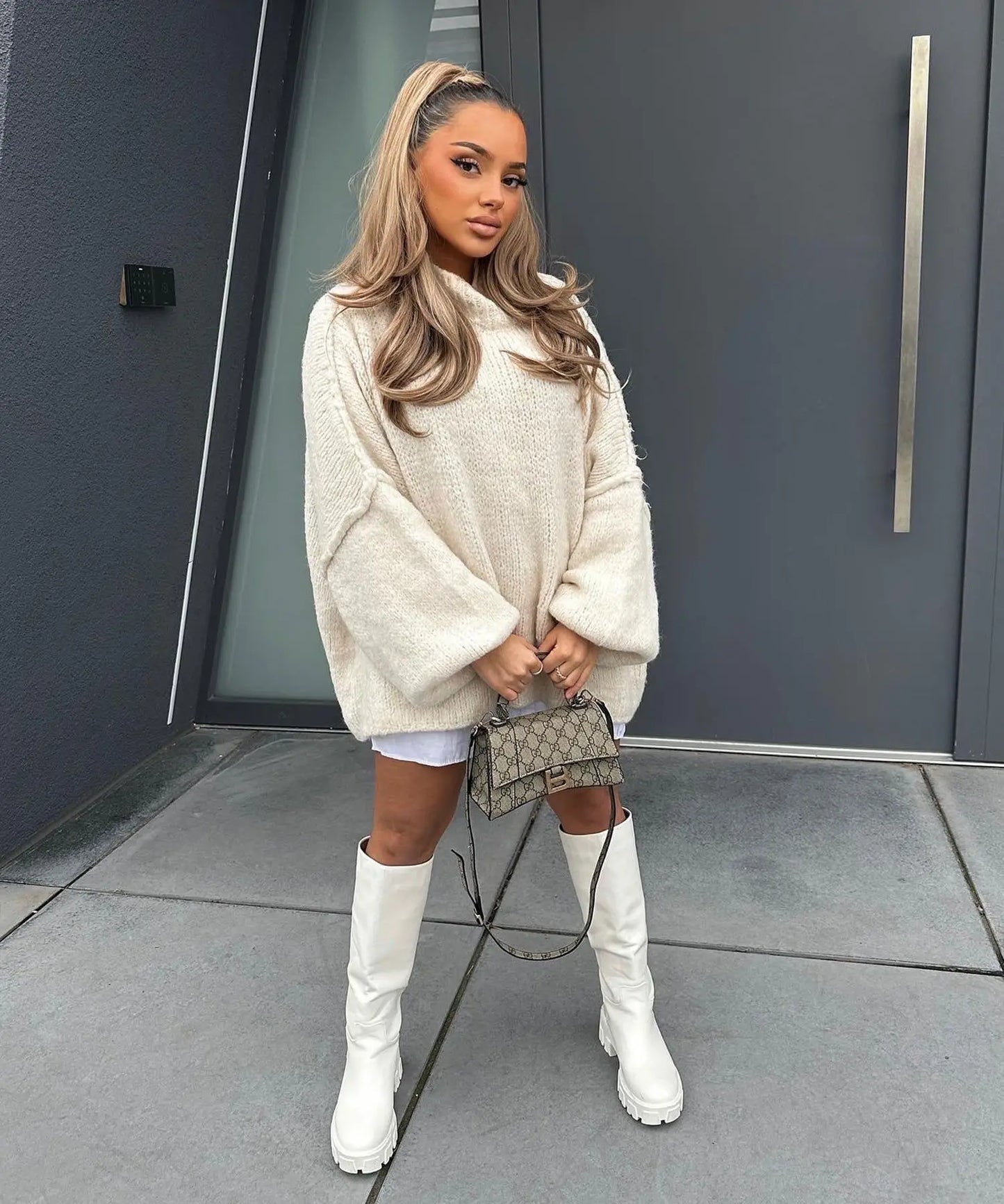 Women's casual knitted sweater with crew neck and long sleeves