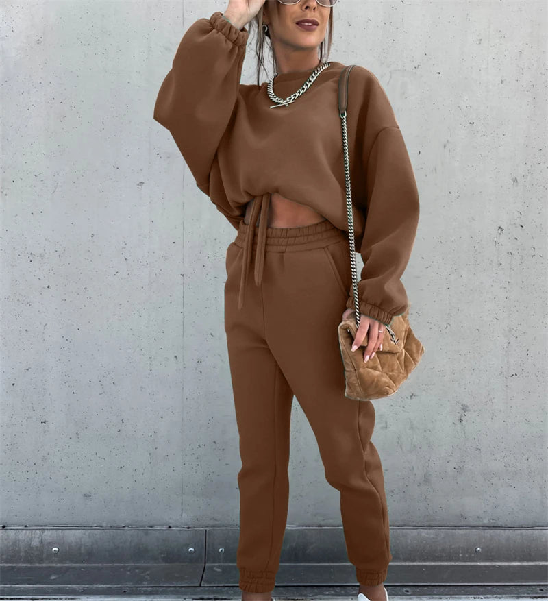 Women's casual roundneck sweatshirt and sweatpants set