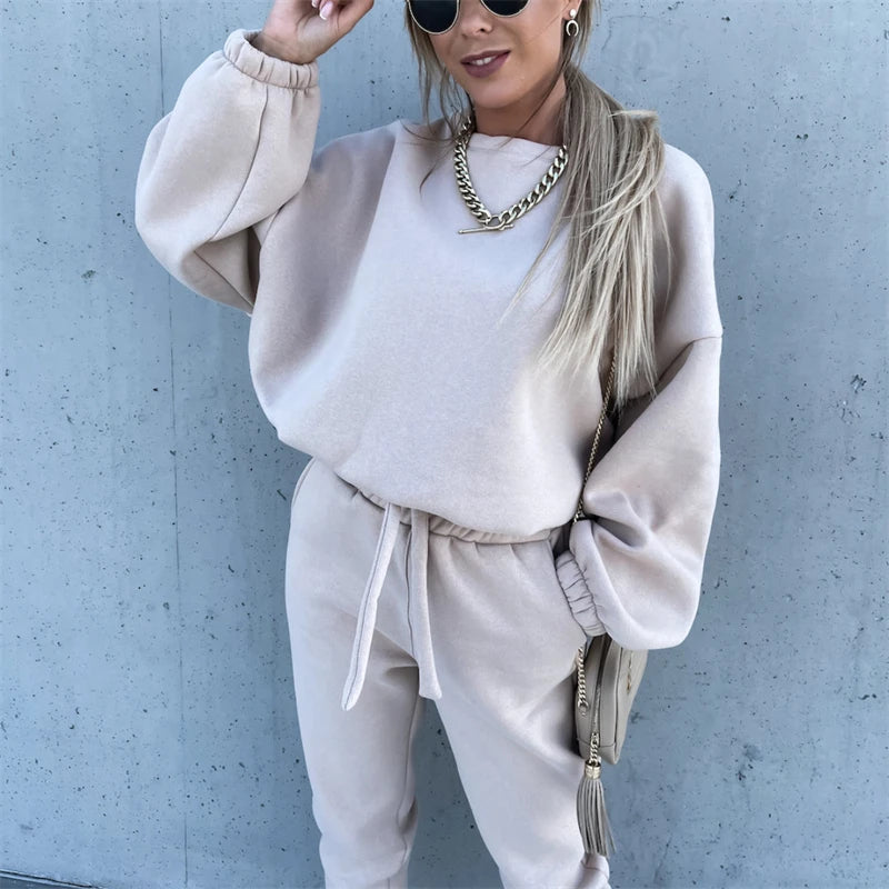 Women's casual roundneck sweatshirt and sweatpants set