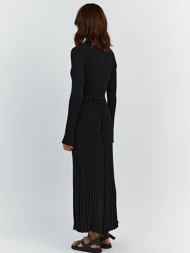 Women's Ribbed Knit Sweater - Fitted Stretch Fabric - Long Sleeve Round Neck