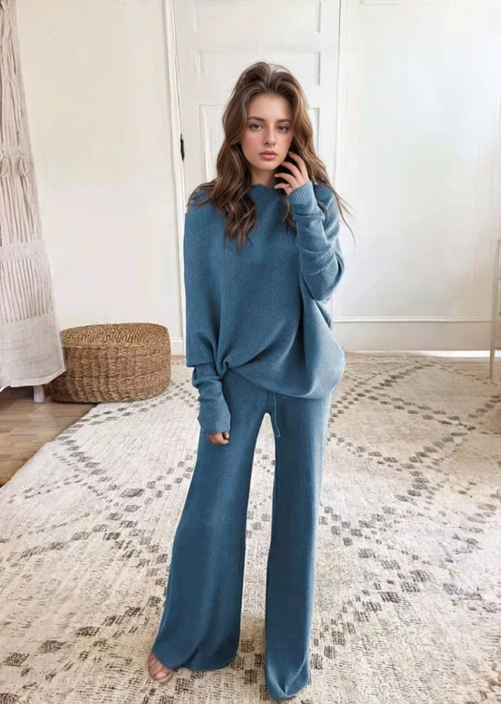 Women's round neck long sleeve top and pants set