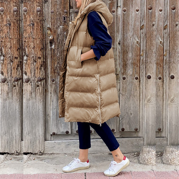 Women's sleeveless padded hooded vest