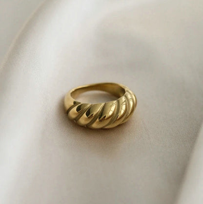 Vintage thick ring