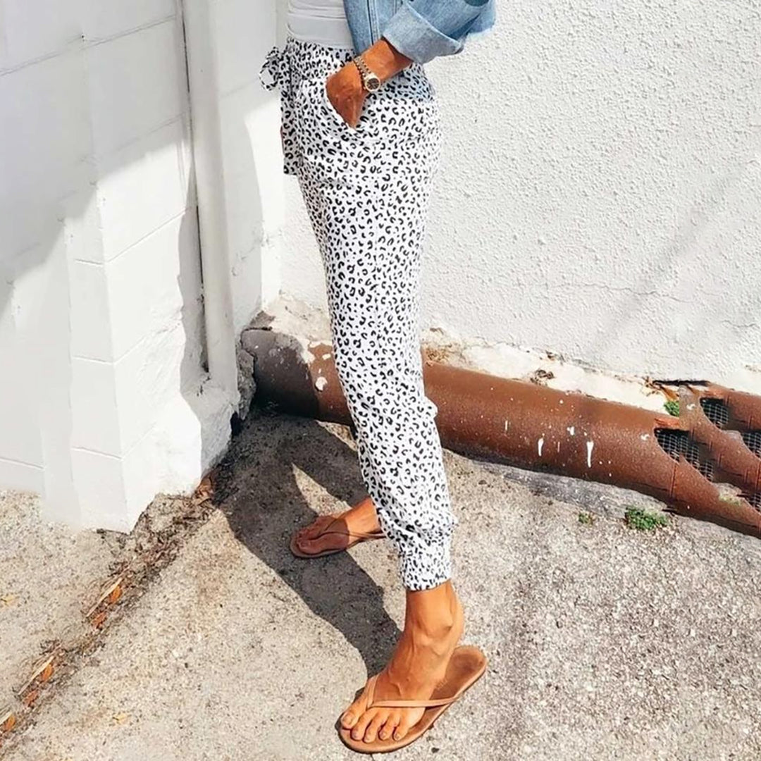 Raelynn - Trousers decorated with leopard print