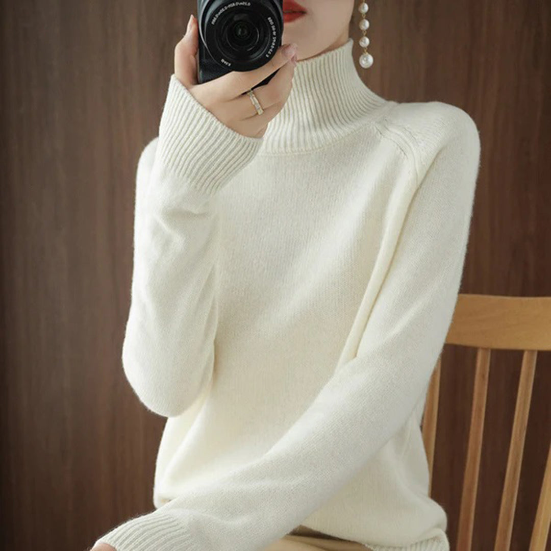 Women's slim fit short raglan knitted sweater in solid color