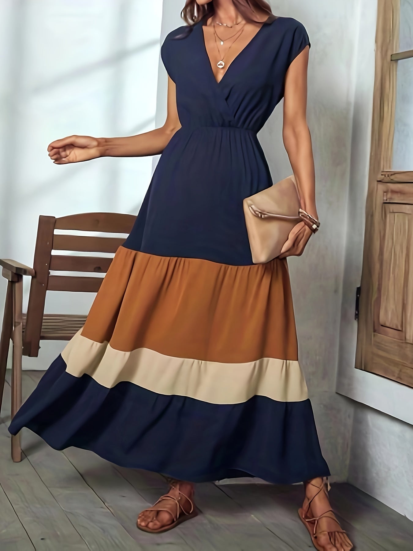 Elegant sleeveless maxi dress with pleated design for women