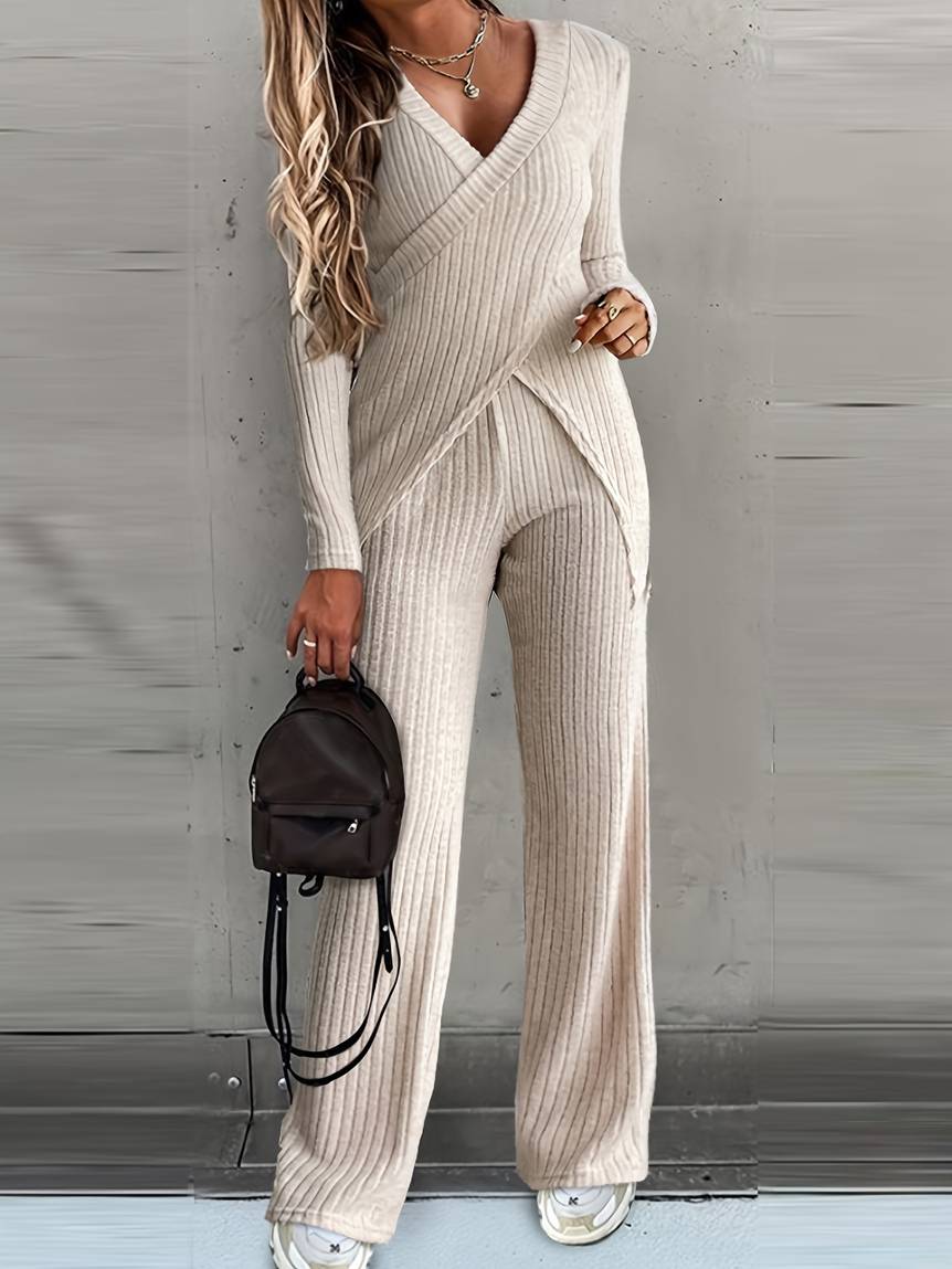 Elegant ribbed winter set with v-neck for women