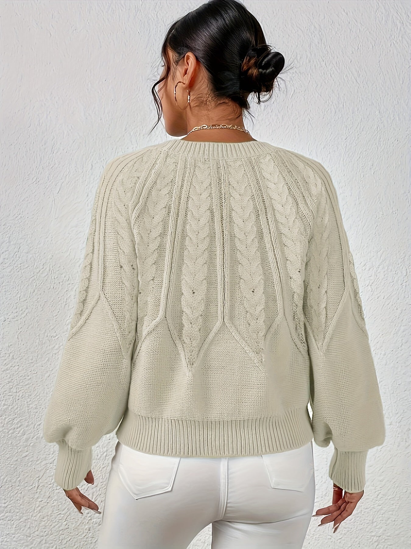Women's round neck knitted pullover with cable pattern