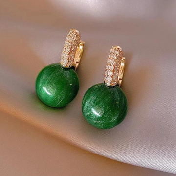 Luxury earrings with green pearl