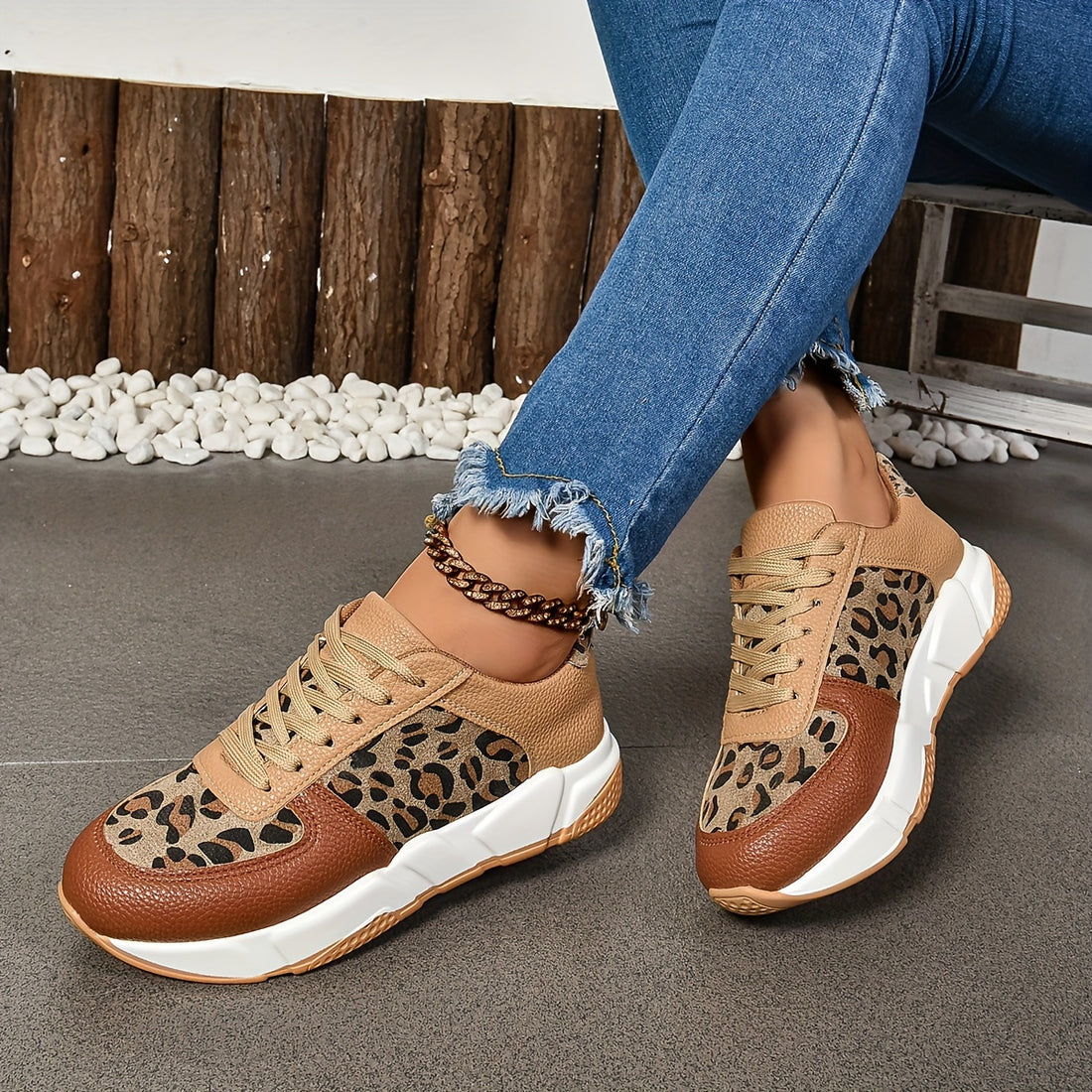 Leopard print lace-up sneakers with cushioned sole for women