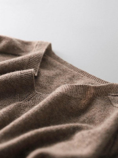 Women's v-neck five-point sleeves sweater
