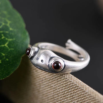 Adjustable elegant frog ring