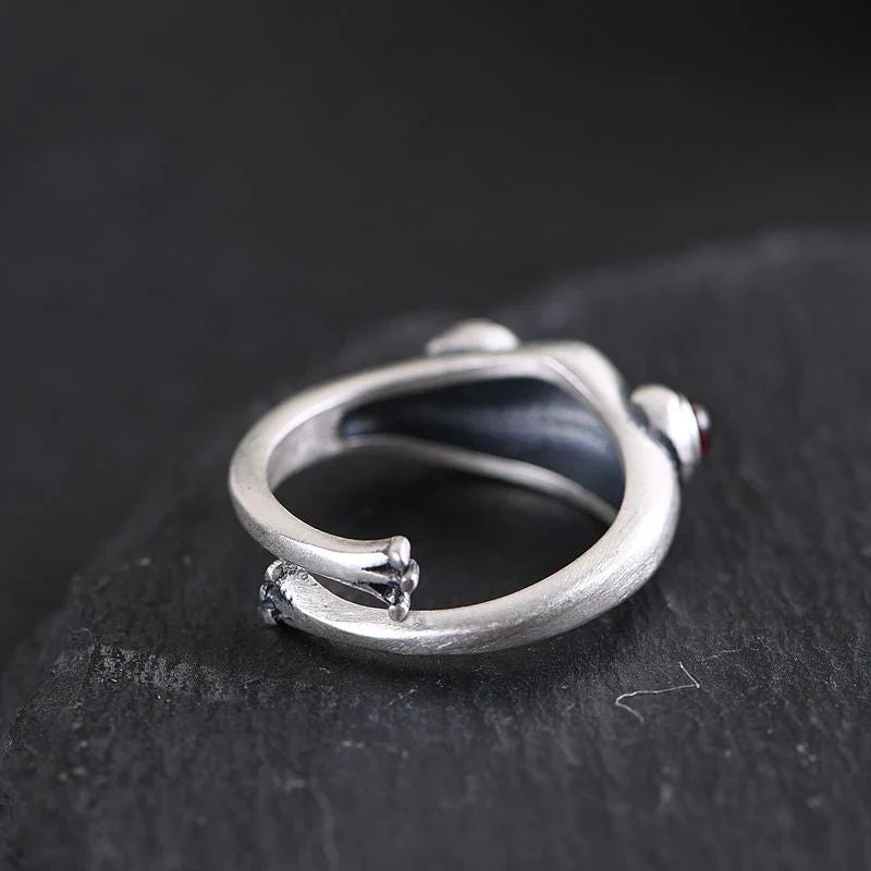 Adjustable elegant frog ring