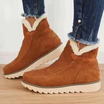 Women's stylish and comfortable boots with warm lining