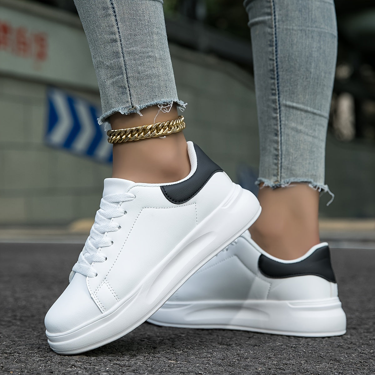 Women’s Casual Sneakers – Low-Top Minimalist Design – Comfortable Lace-Up Fit
