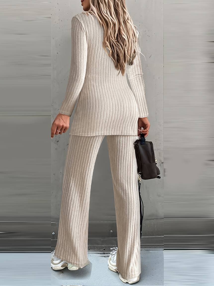 Elegant ribbed winter set with v-neck for women