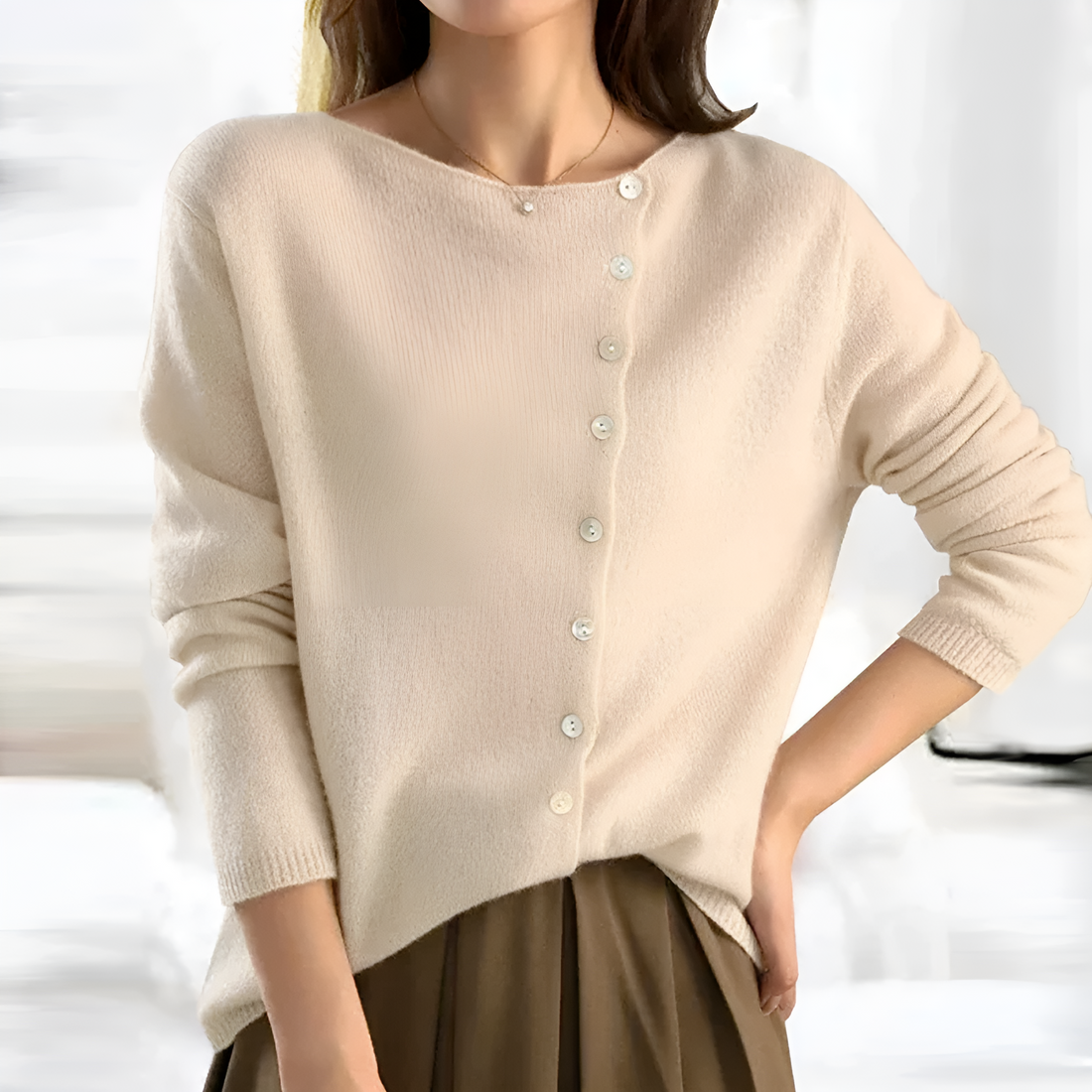 Elegant buttoned cardigan for women