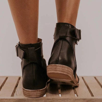Women's Sandals - Leather Straps - Buckle Closure - Open Toe Comfortable Flat