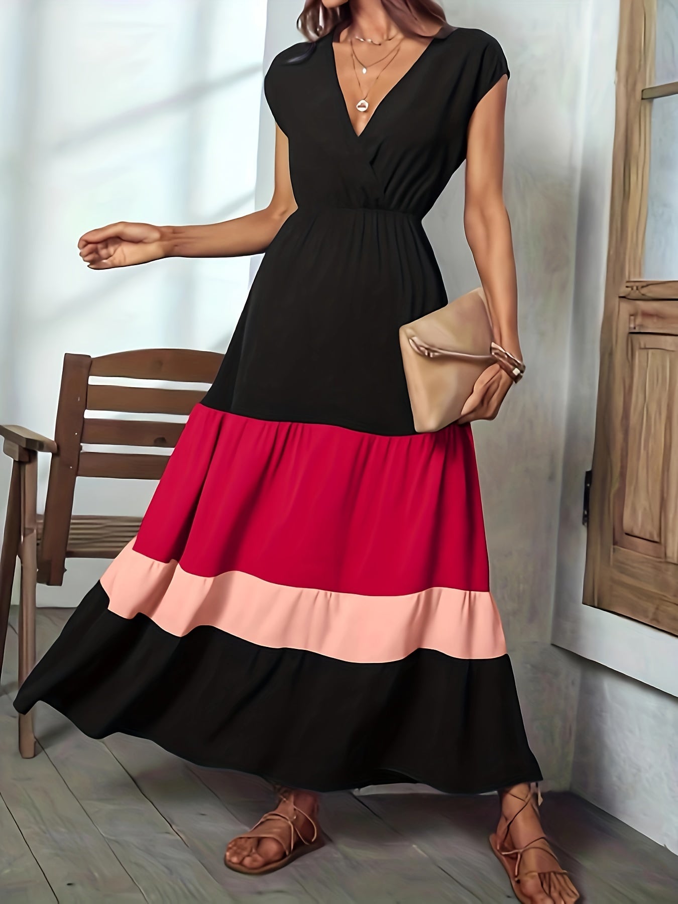 Elegant sleeveless maxi dress with pleated design for women