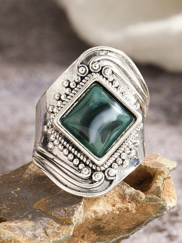 Luxury emerald carving ring