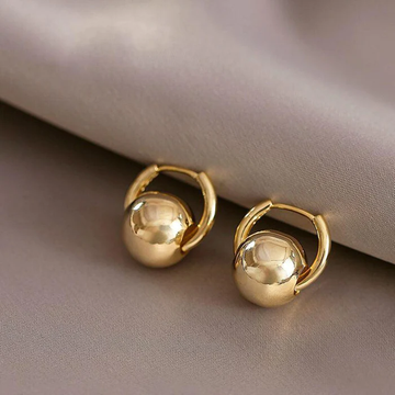 Elegant small golden earrings